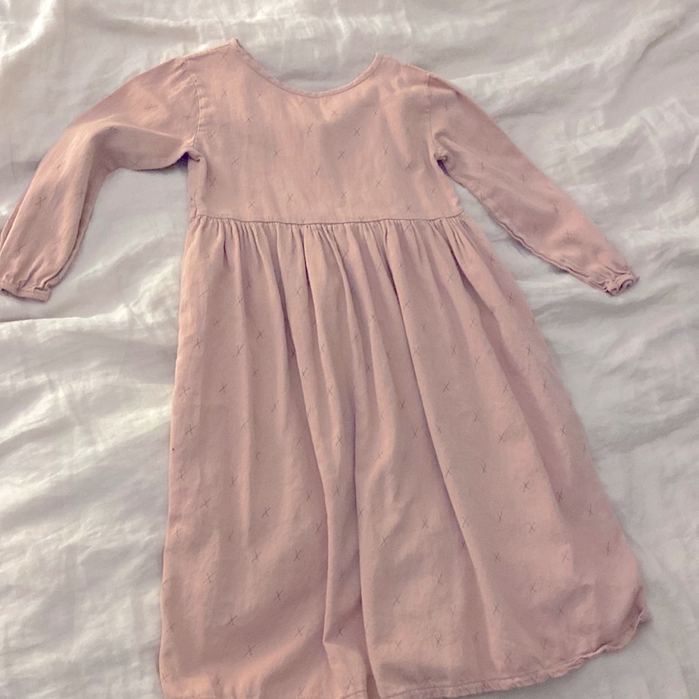 Beautiful mid length dress, reaches well past knees . In perfect condition!